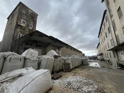 Image of dangerous trash stored in Gospić